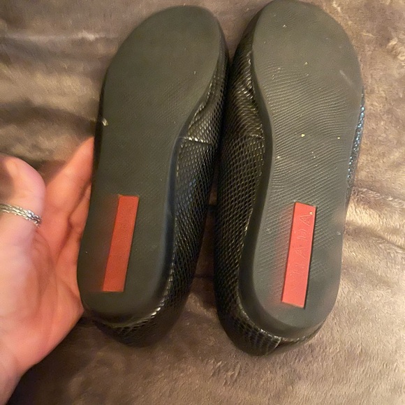 Prada (authentic) loafers with bow with gold accents - Picture 2 of 4